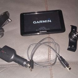 Like New Ready To Plug In And Go Anywere Garmin Nuvi GPS With All Cords