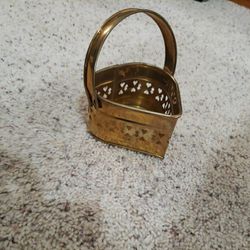 Heart-shaped 4-in Brass Container