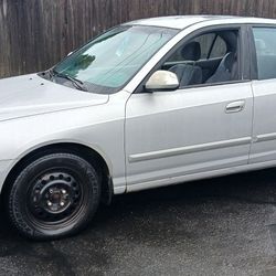 01 Hyundai elantra 4dr 5sp good tags Clean title 30mpg daily driver