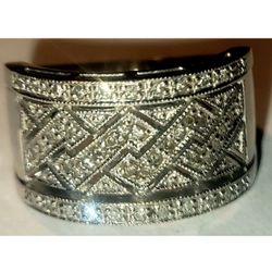 Ladies 14K Gold White With 34 Small Diamonds .