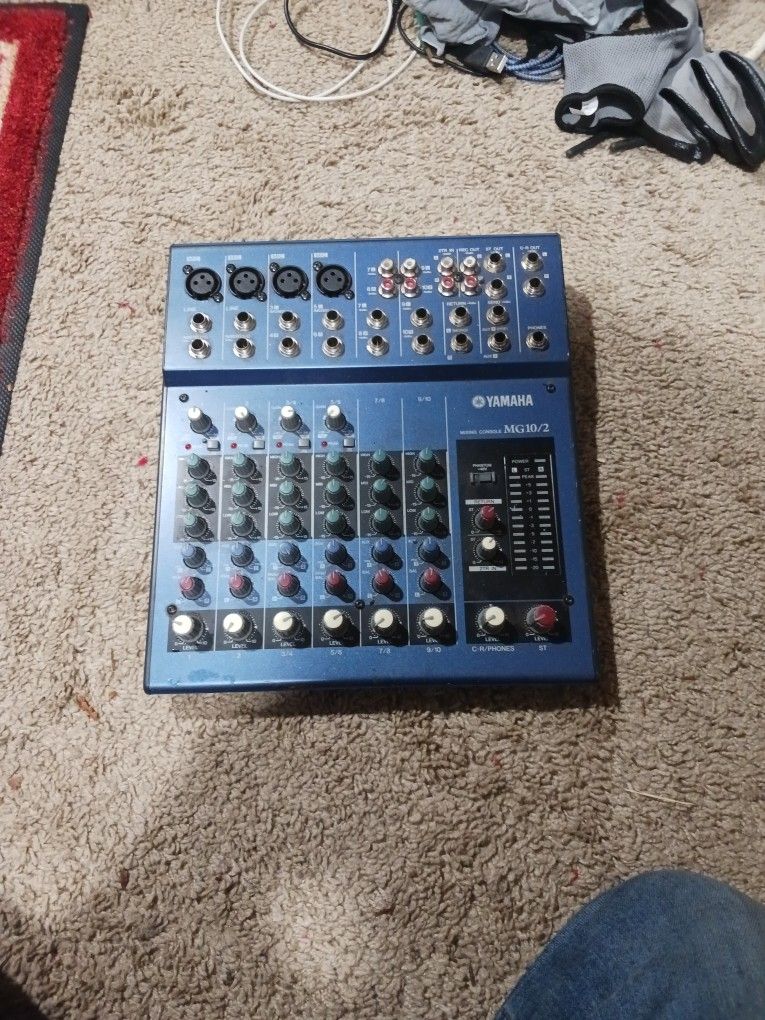 Yamaha MG 10/2 Mixing Console
