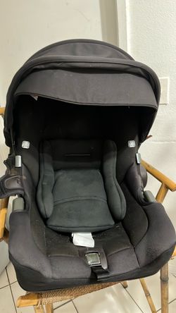 Infant car seat .