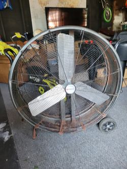 Utilitech 36" Stand Up Electric Fan