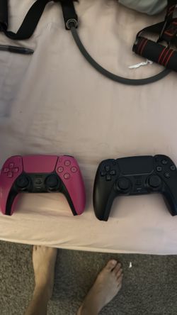 PS5 controllers