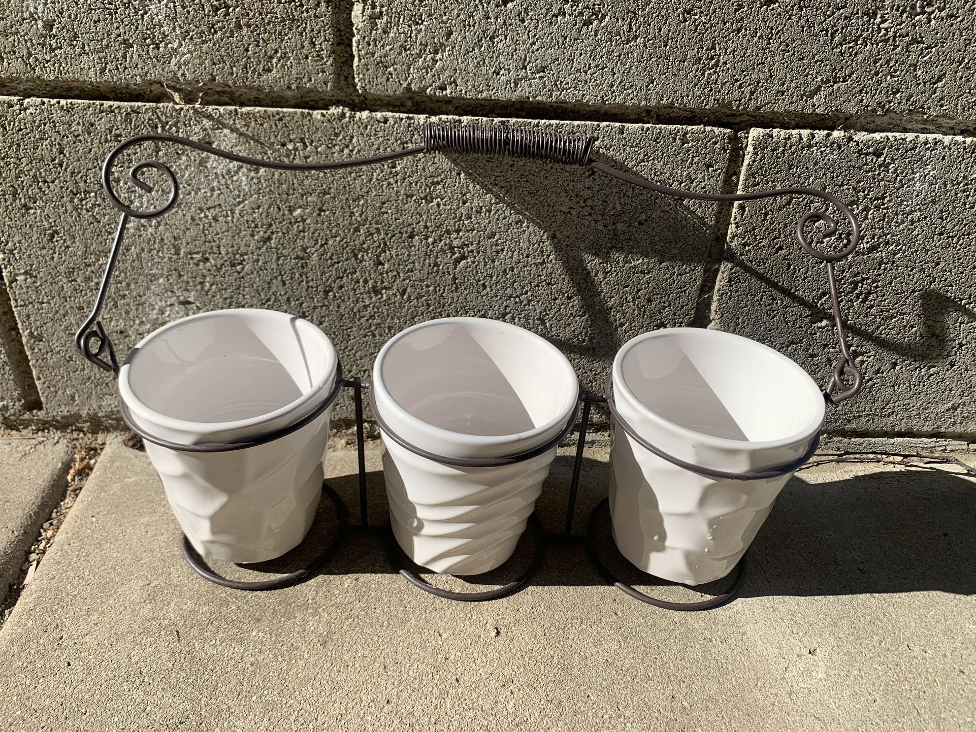 Nicunom Set of 3 Ceramic Designer Planter on Metal Rack with Handle (Northridge)