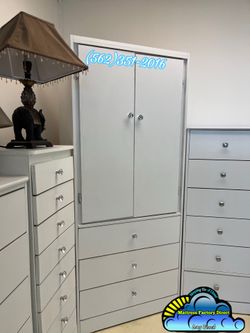White tall wardrobe closet with Diamond knobs new Nuevo