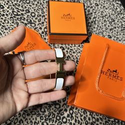 Hermés Gold and White Bracelet 🔥