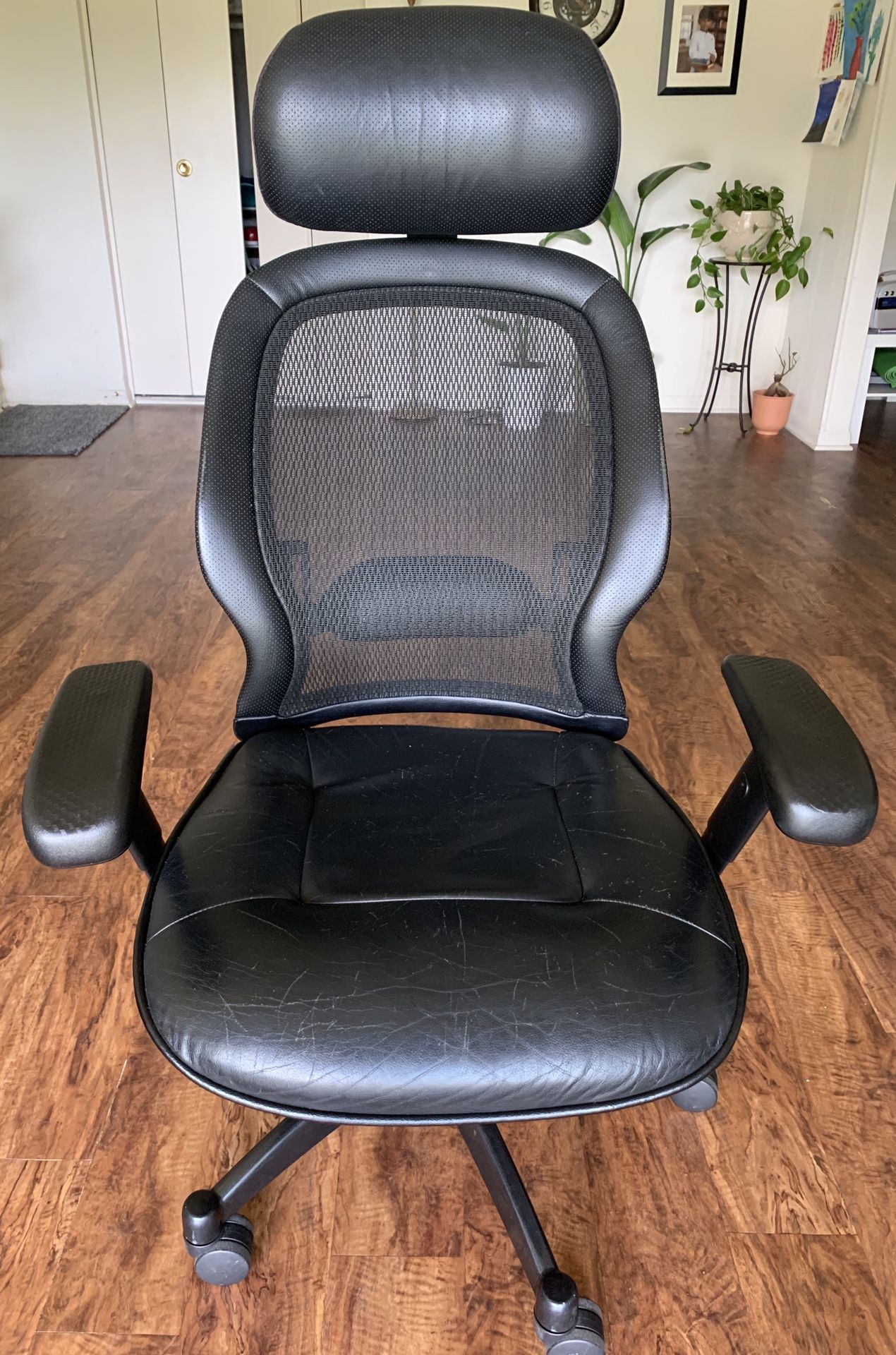 Ergonomic Executive Breathable Mesh and leather Chair (price including delivery )