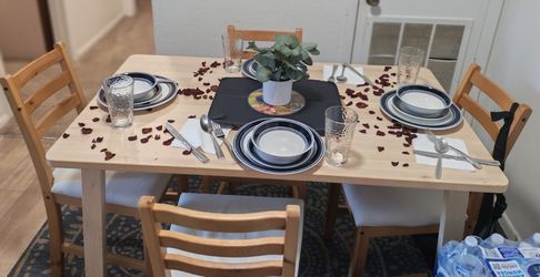 ​Modern Wood Dining Table with 4 Chairs - Great Condition