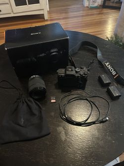Sony A7 IV MIRRORLESS CAMERA W/ 28-70mm Lens and 128GB 200MB/s SSD