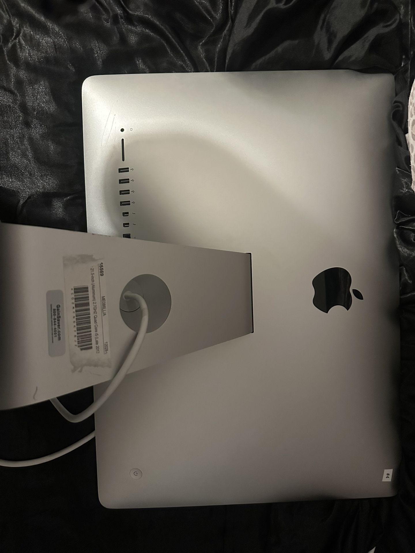 iMac 21.5 inch aluminum 2.7 GHZ quad core i5 (late 2013)