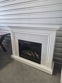 Tresanti Cassandra 52.9" Mantel with ClassicFlame Electric Fireplace

The Tresanti Cassandra 52.9" wall mantel combines elegant design with modern ele