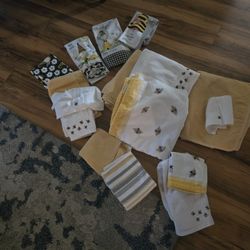 Adorable BUMBLE BEE TOWEL SET!