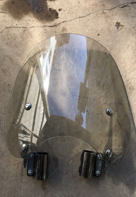 Photo Victory motorcycles windshield with mounts