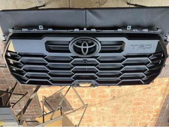 Tundra Grille & Headlights