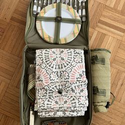 NWT picnic at ascot basket backack for 4 people.