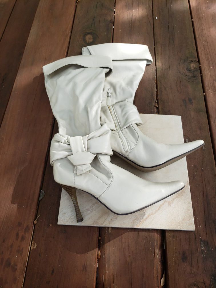 Off White Women's Boots - Size 8.5