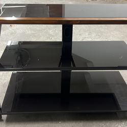 44”wx20”dx24”h Good Condition Like New Tv Stand