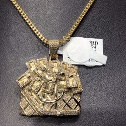 10k Gold New  Diamond  Diamond Pendant With Franco Chain 20” Inch Available In Stock ..💎💎💎