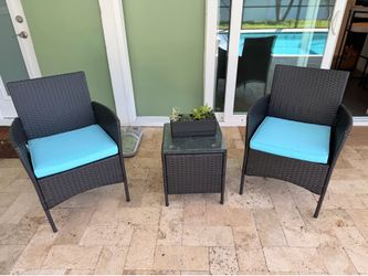 Outdoor chairs with table