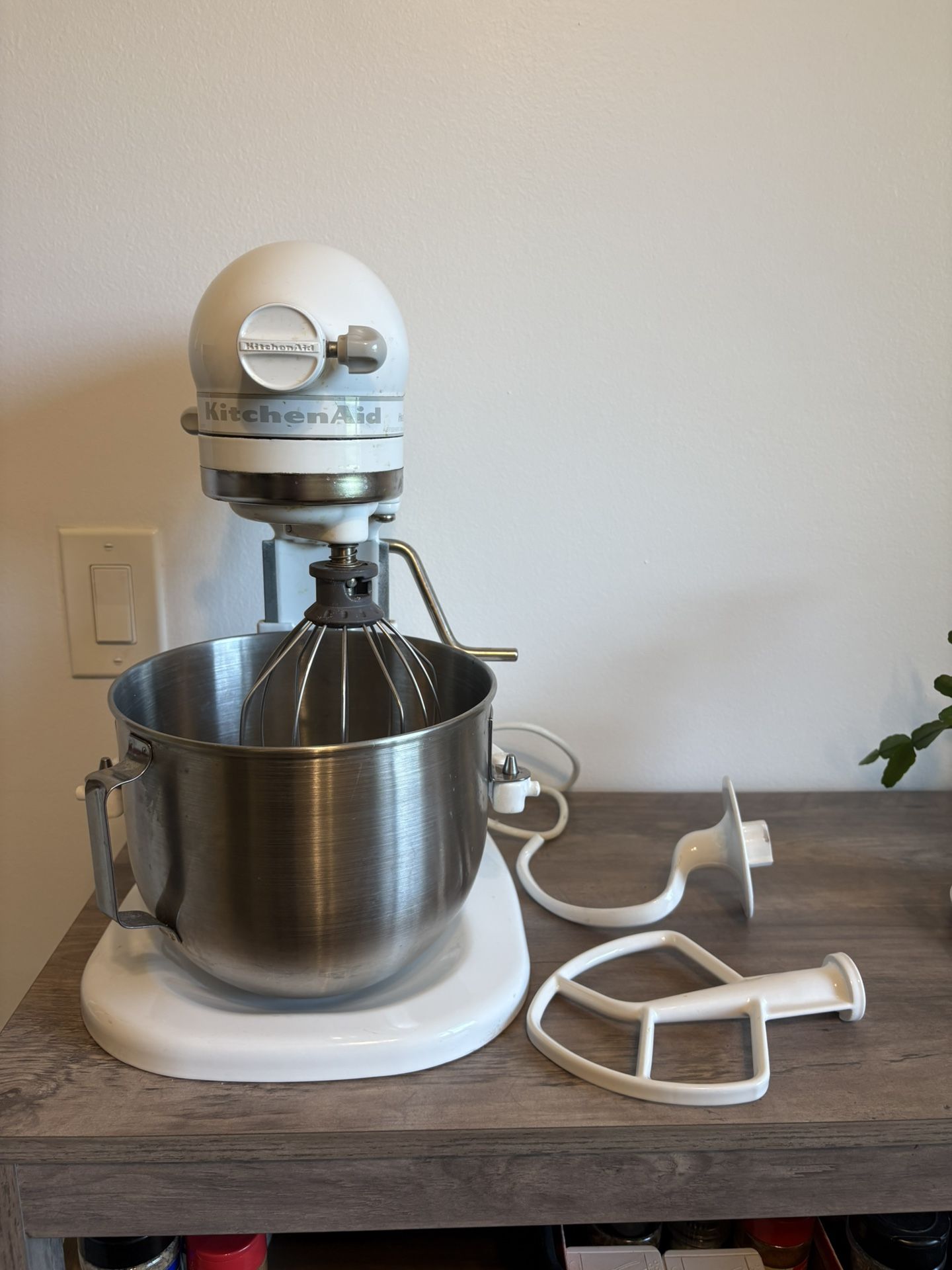 Kitchen Aide Stand Mixer- Used Less Than 10 Times