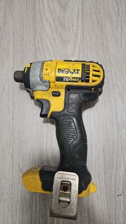 DeWalt 20V MAX Impact Driver – DCF885