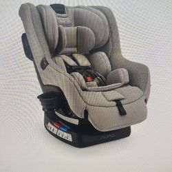 Nuna RAVA car seat 