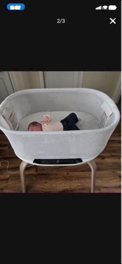LOW PRICE MOVING- $450 + TAX RETAIL GRACO SMARTSENSE BABY BASSINET