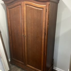 Armoir-$150