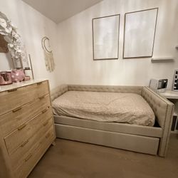 Day Bed With Trundle 