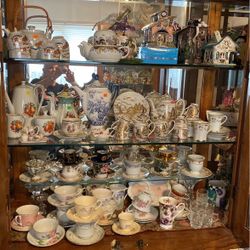 Porcelain tea pots. Various prices. Seal pictures. Inquire if interested.