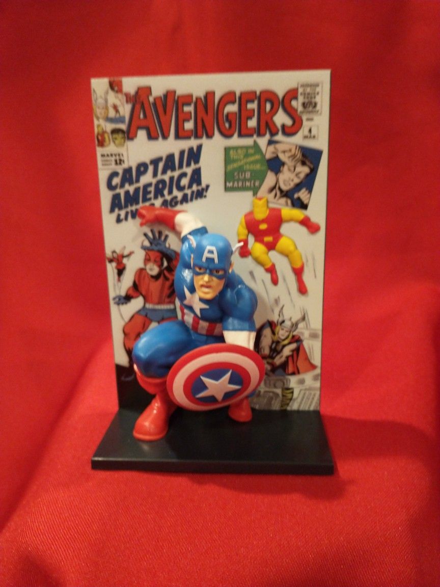 3 1/2 By 5 1/2" Caption America 3D Comic Stand.