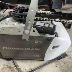 1/2 Hp WiFi Chamberlain Garage Door Opener With Remote