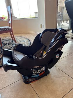 Graco Extend2Fit 2-in-1 Convertible Car Seat
