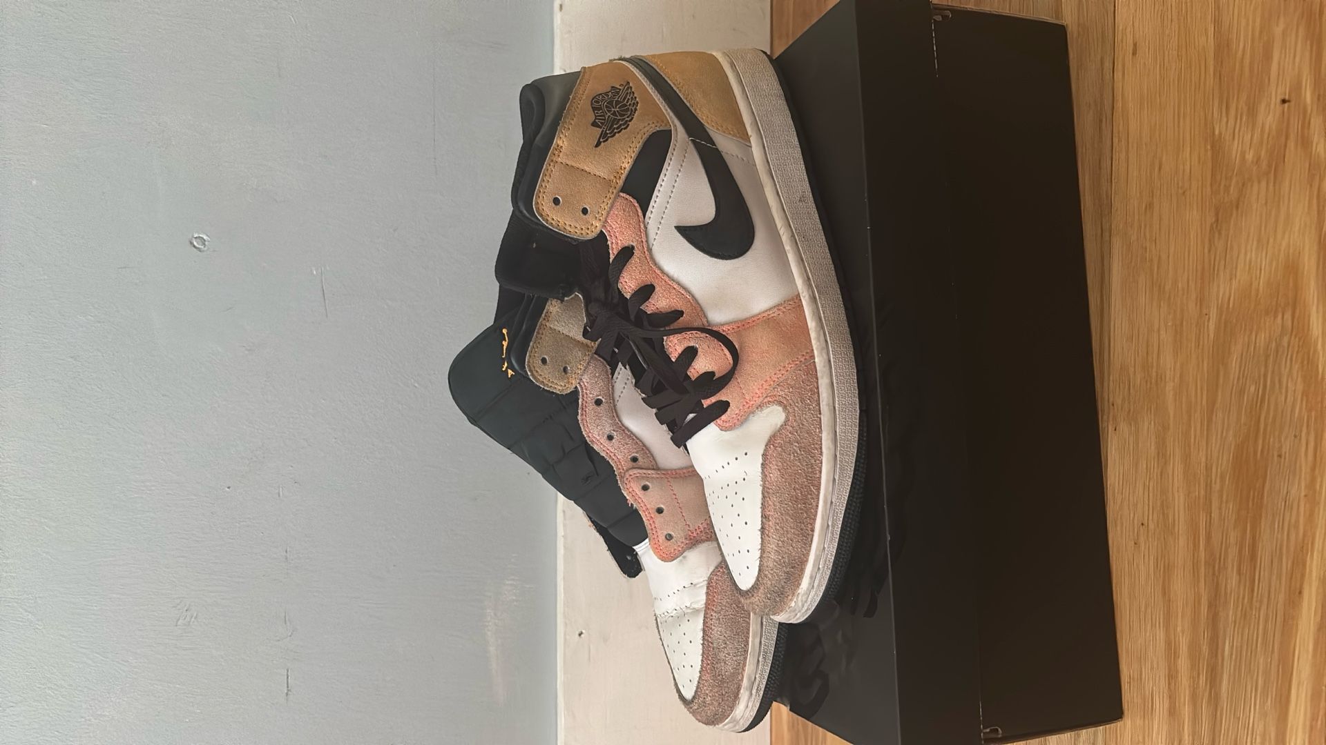 Nike 1's Mid size 13