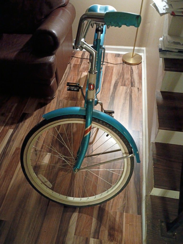 Schwinn Legacy  Bike 26 Inch Very Good Condition 