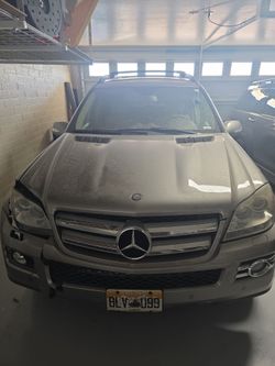 2007 Mercedes-Benz GL450 Starts, runs, drives. Front end damage. Clean title.