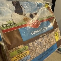 Kaytee Clean & Cozy Natural Small Pet Bedding. 