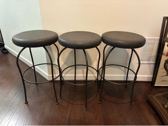 3 Barstools