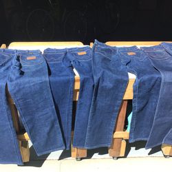 New Wrangler Original Jeans (4) Pair, Plus (1) Pair Of Diesel Jeans