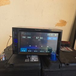 PIONEER DUBBLE DIN TOUCH SCREEN 