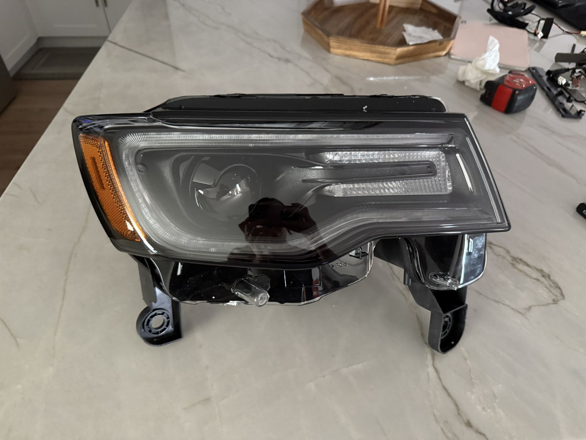 17-21 Jeep Grand Cherokee Black Housing Xenon type pass headlight 