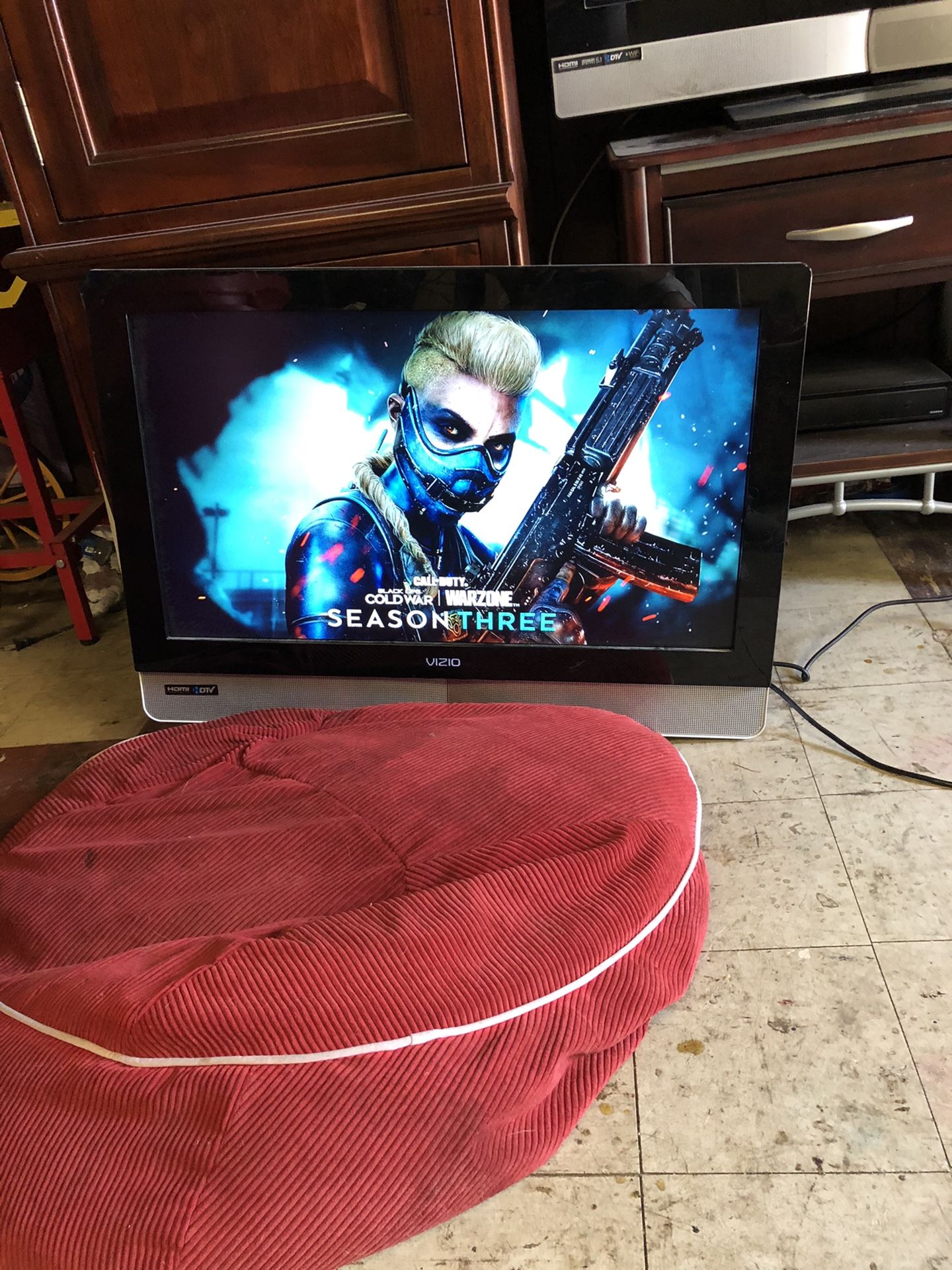 32” Visio Tv With Wall Mount