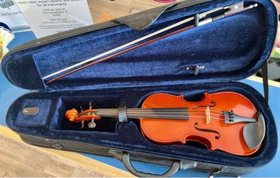 Franz Hoffman Amadeus ½ Size Violin w/ Case, Bow, & Shoulder Rest