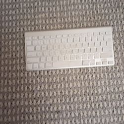 Apple Wireless Keyboard A1314