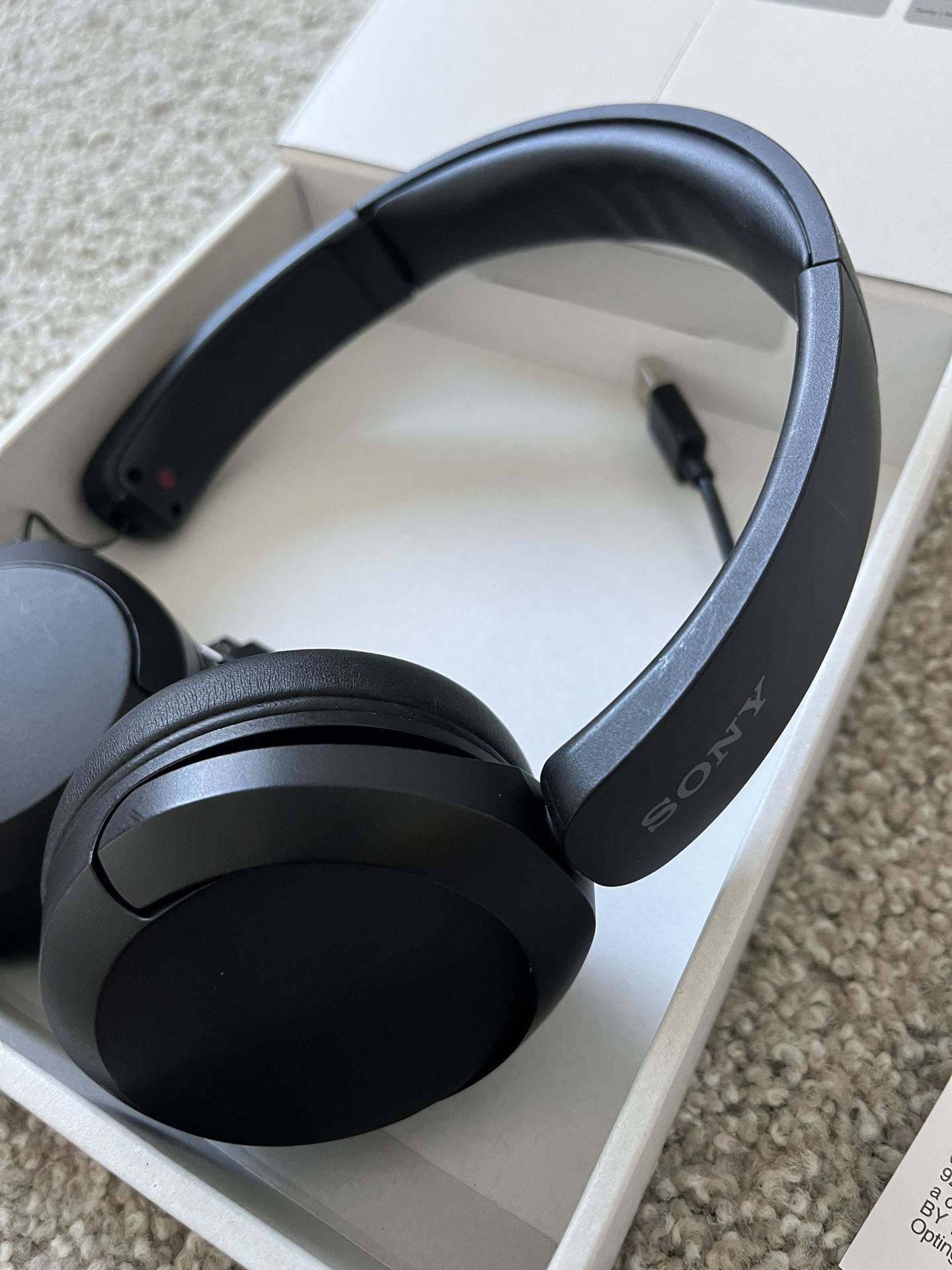 Sony WHCH520/B Bluetooth Wireless Headphones with Microphone