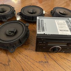 Nissan Model 3089L Car Stereo with 4 Speakers