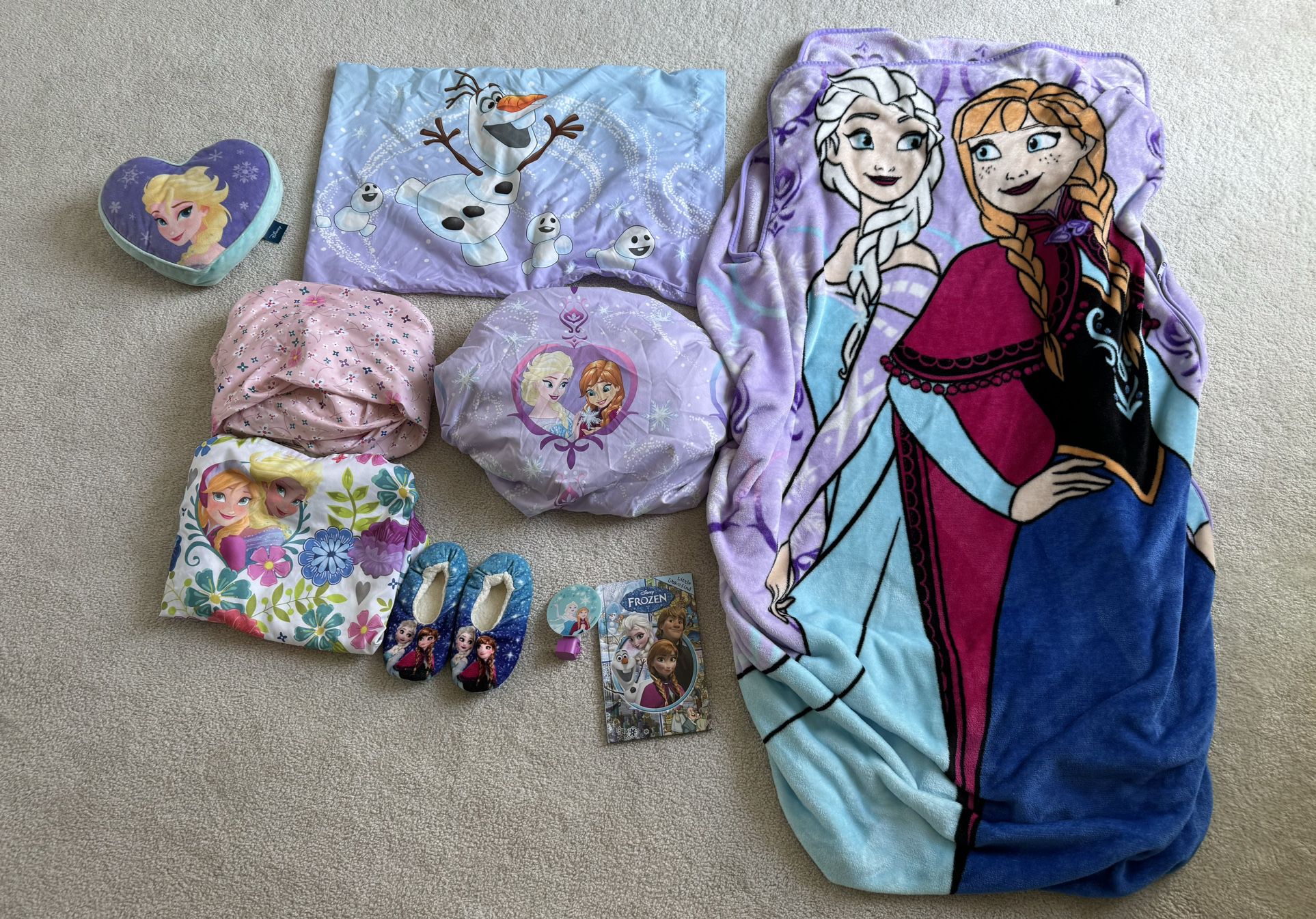 Disney Frozen Elsa and Anna twin bedding sets plus extras - in EUC!