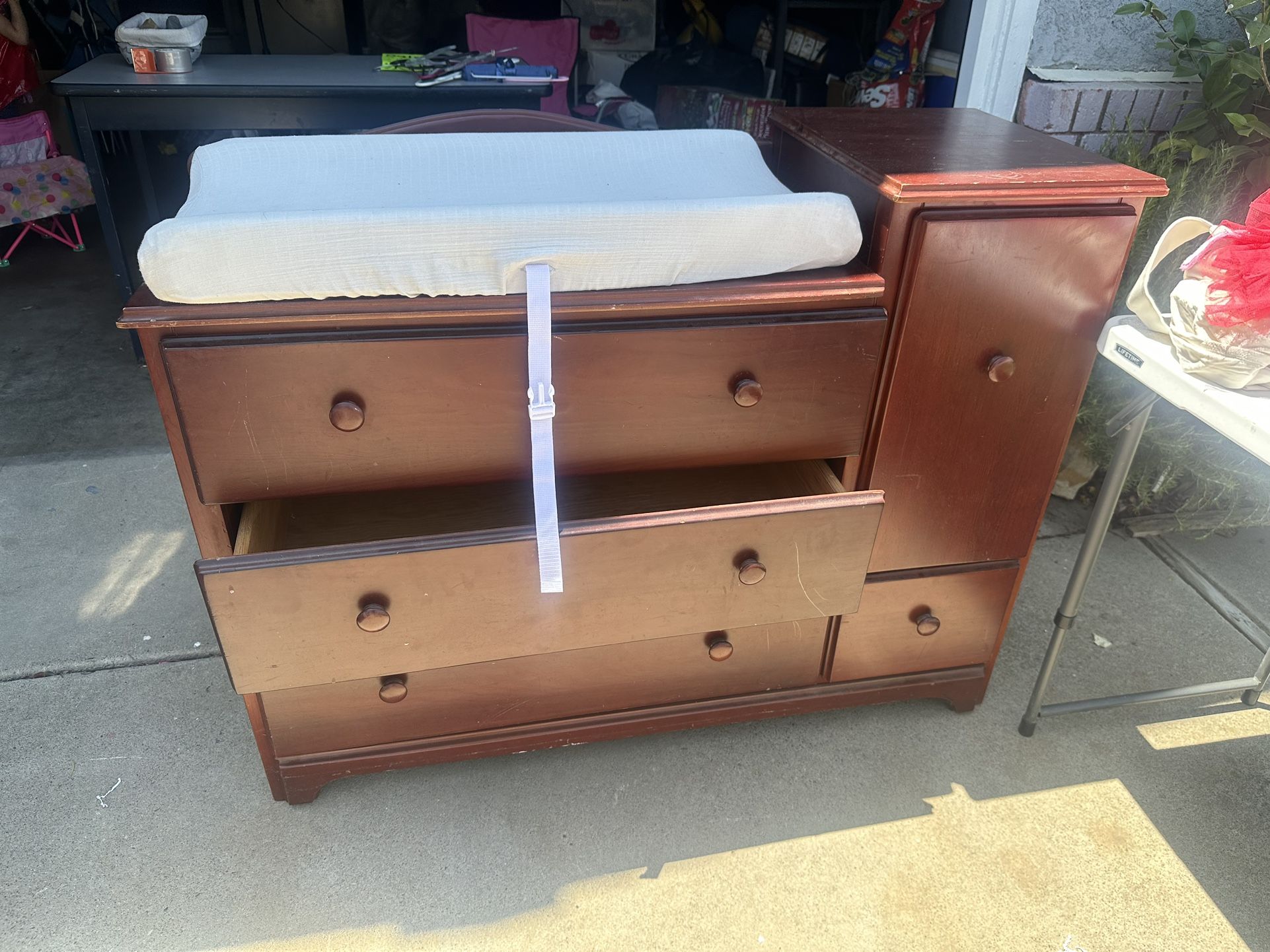 Dresser/changing Table 