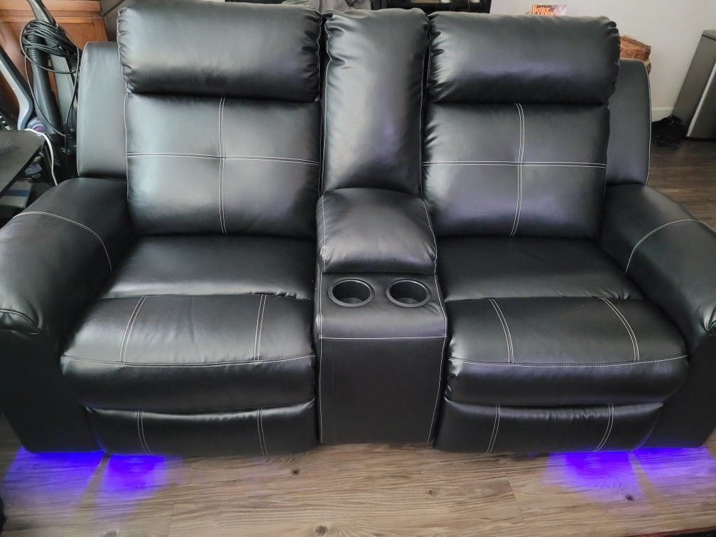 Manual Reclining Loveseat with Console